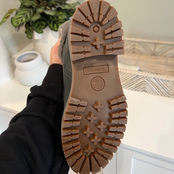 TIMBERLAND Women's Courmayeur Valley 6" Faux Fur Waterproof Lug Sole Boots 7 - Picture 4 of 4